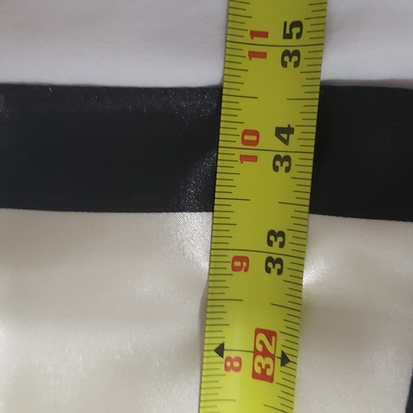 R-696- Women's Scarf Back And Cream Colors NWT - Picture 8 of 8